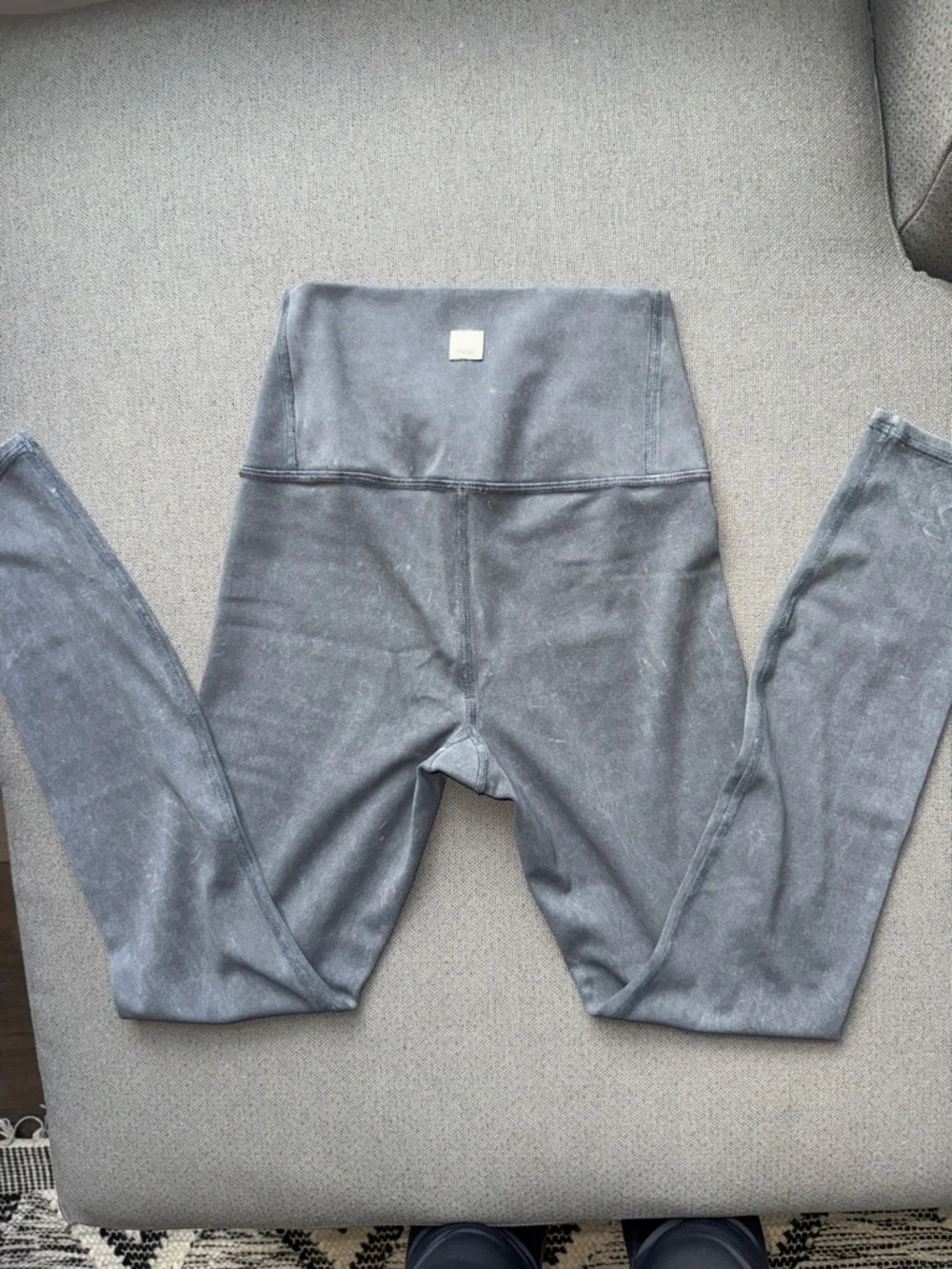 Vuori High-Rise Leggings in Washed Gray Size xs - Picture 3 of 5